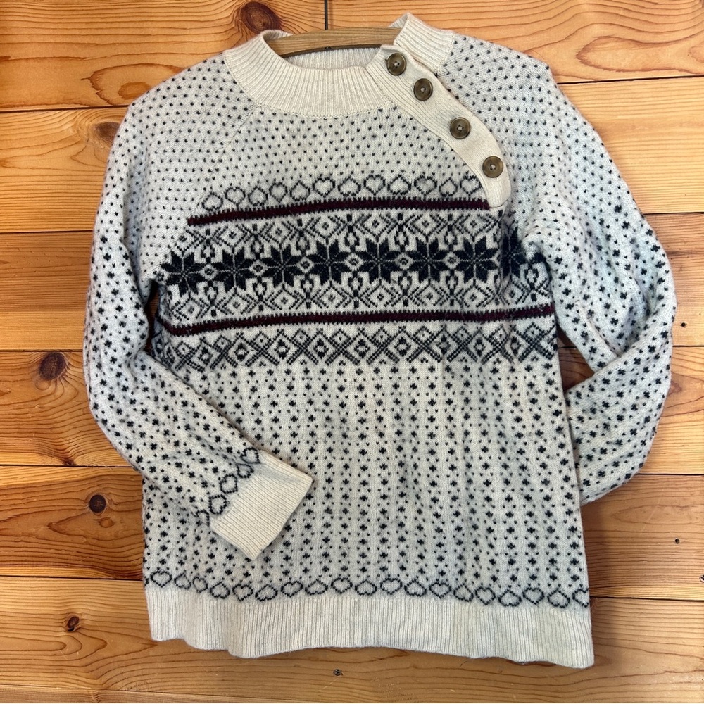 L.L. Bean Womens Crewneck Sweater - Cream and Navy Pattern
